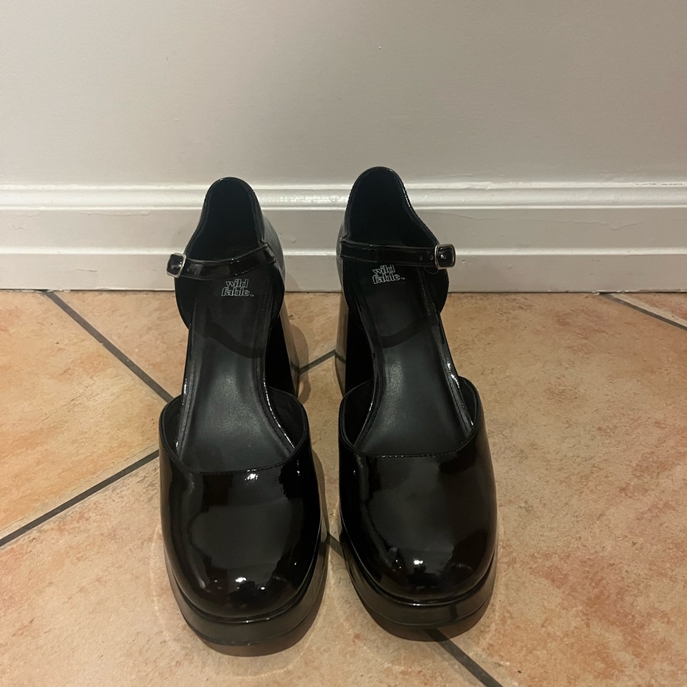 Patent leather platforms size 8
